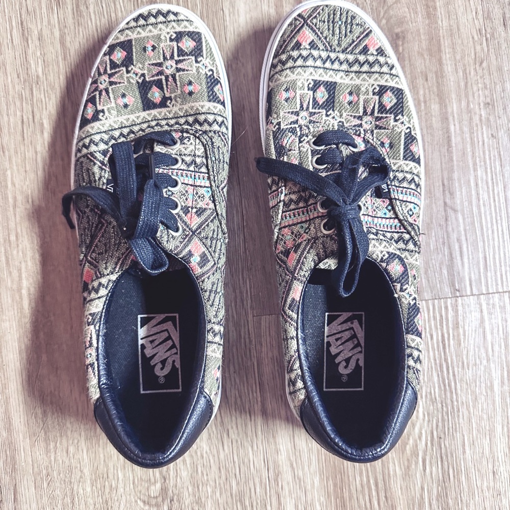 VANS - Picture 3 of 6